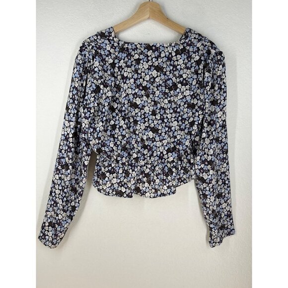 Aritzia Sunday Best Crop Top Size Medium - Picture 4 of 9